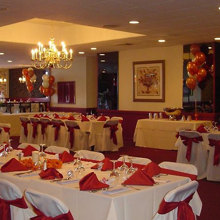 Ramada By Wyndham Watertown Thousand Экстерьер фото